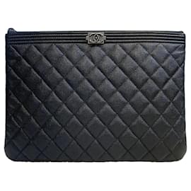 Caviar Boy Clutch New Medium Black mit Silver Hardware - Chanel