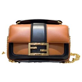 Fendi Borsa Baguette con Catena Bicolore in Pelle Marrone Nero