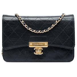 Chanel Wallet on Chain aus schwarzem Ziegenleder mit Kontrastnähten und goldenem CC