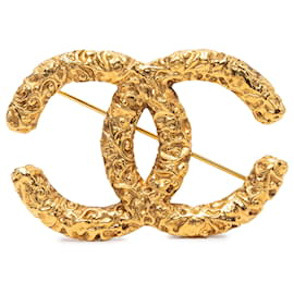 Spilla Chanel Gold CC placcata oro con rilievo barocco