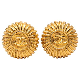 Pendientes Chanel Gold CC bañados en oro Sunburst redondos de clip