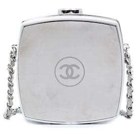 Clutch Beauty Case in Capretto Patentato Bianco Chanel con Catena
