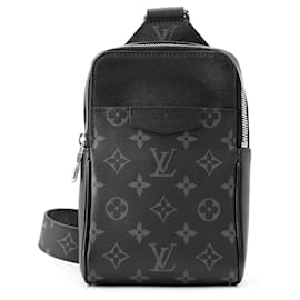 Borsa a tracolla Louis Vuitton Monogram Eclipse Taiga Outdoor