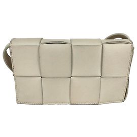 Bottega Veneta Maxi Intreccio The Belt Tasche aus weißem Nappa-Leder