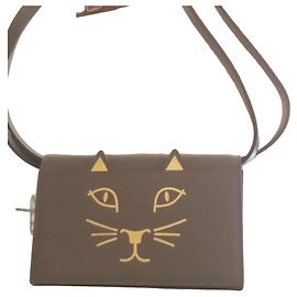 Bolso bandolera Charlotte Olympia en cuero gris con cara de gato