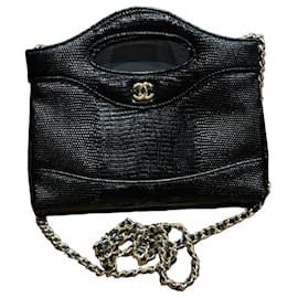 Borsa Chanel 31 Metiers D’art Black Flap Bag con catena