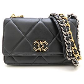 Portafoglio con catena in agnello nero Chanel