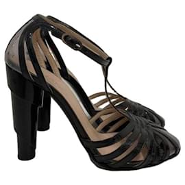 Scarpe con cinturino in vernice nera Chanel