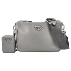Borsa a tracolla in pelle grigia Prada