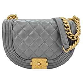 Bolsa Chanel Boy de ombro em cinza