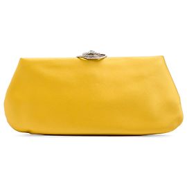 Clutch da sera Chanel in raso giallo con camelia di cristallo