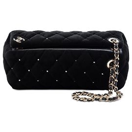 Clutch da polso Chanel Black CC in velluto trapuntato e cristalli