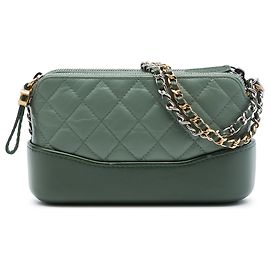 Clutch Gabrielle Chanel in pelle di vitello invecchiata verde con doppia zip e catena