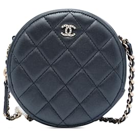 Chanel Black CC gesteppte irisierende Lammhaut Perlen Rund Clutch mit Kette