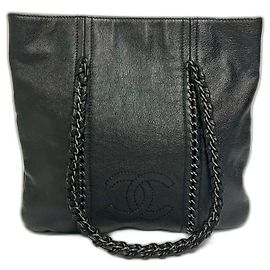 Borsa a tracolla Chanel in pelle nera