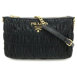Borsa a tracolla in nylon arricciato e pelle Prada