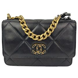 Portafoglio con catena Chanel 19 in agnello trapuntato Chanel Nero