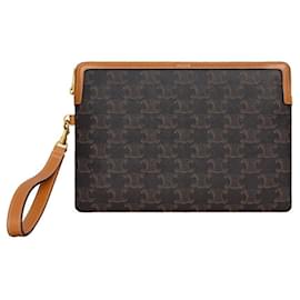 Small Strap Clutch Bag aus Triomphe Canvas Tan - Céline