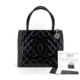 Chanel Patent Medallion Coin Bag Tote Tasche