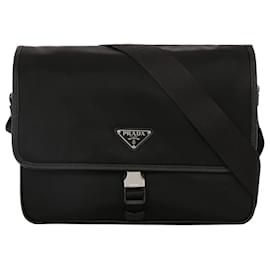 Prada Bolsa de ombro quadrada em nylon de ráfia e couro Saffiano
