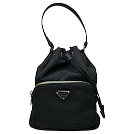 Prada Borsa a secchiello in Re-Nylon nera con finiture dorate