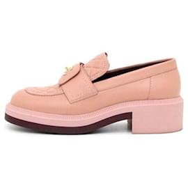 Chanel Mocassini da donna in pelle rosa trapuntata con logo CC e chiusura a vite in tono oro
