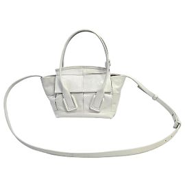 Bottega Veneta Mini borsa a tracolla Arco Intrecciato Bianco