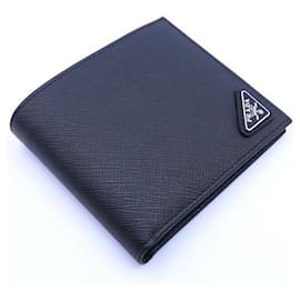 Prada Cartera Bi-Fold Saffiano QHH