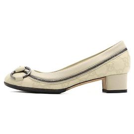Gucci Sapatos femininos em lona GG marfim com detalhes em couro e zíper