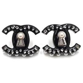 Chanel Orecchini Double CC in metallo dorato e cristallo