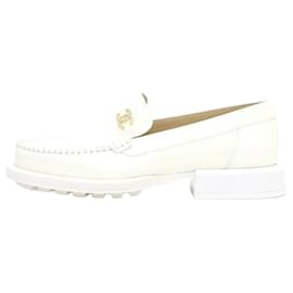 Mocassini White Enamel Patent Leather Gold Pearl CC da donna - Chanel
