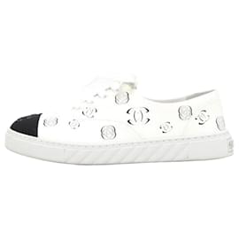 Chanel Zweifarbige Damen-Sneaker aus Leder mit CC-Logo