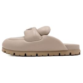 Prada Mule in pelle nappa morbida imbottita beige da donna