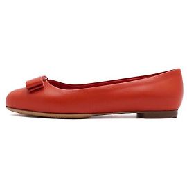 Salvatore Ferragamo Ballerine in pelle con logo Vara
