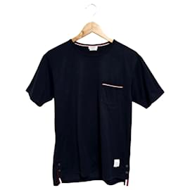 Camiseta de manga corta a rayas con bolsillo - Thom Browne