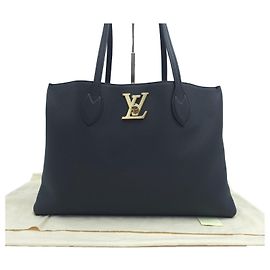 Louis Vuitton Bolsa de ombro Lockme Shopper em couro de bezerro granulado Preto