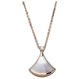 Bulgari Collana Divas Dream in oro rosa, diamante e madreperla