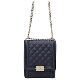 Chanel Borsa a tracolla Boy Flap in caviar blu navy