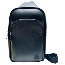 Borsa a tracolla slingback Taiga Avenue - Louis Vuitton