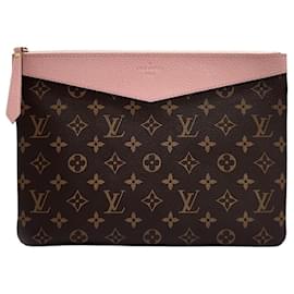 Louis Vuitton Clutch Daily in Canvas Monogram Rosa