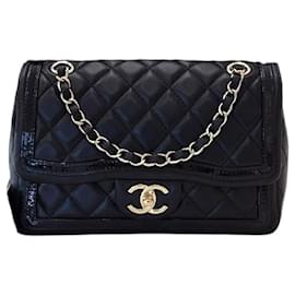 Mini borsa a tracolla con patta in pelle di agnello e catena dorata Nero - Chanel