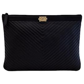 Clutch Boy Chevron New Medium Goldtone Black series - Chanel