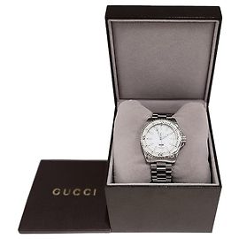 Gucci Relógio de mergulho masculino de metal a quartzo