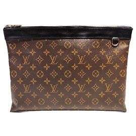 Louis Vuitton Pochette Monogram Discovery GM con chip integrado