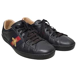 Gucci Sneakers Ace in pelle nera con ricamo ape e web