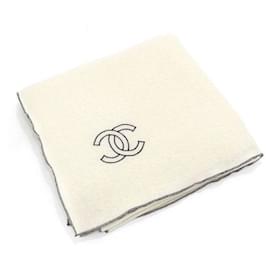 Sciarpa in cashmere avorio con logo CC ricamato - Chanel