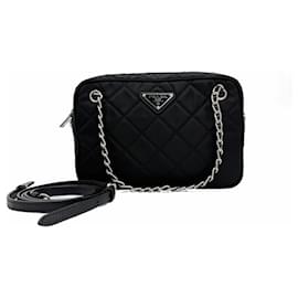 Prada Borsa a tracolla e crossbody in nylon trapuntato con catena