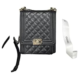 Chanel Borsa Boy Flap Satchel in Caviar Nero Oro