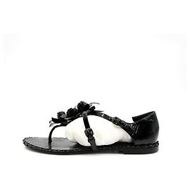 Bottega Veneta Sandálias femininas com detalhe de flor e tira