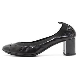 Chanel Zweifarbige schwarze Lackpumps für Damen